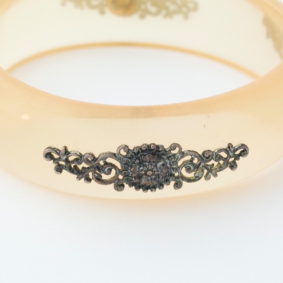 Vintage Lucite Bangle Bracelet Translucent Yellow Orange Cream Ornate Filigree - Picture 4 of 4